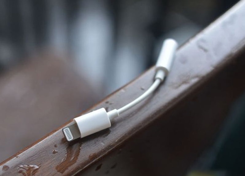 Lightning To AUX